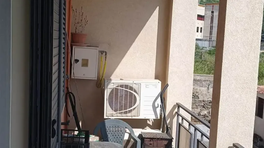 Balcon - Ground Floor Apartment with Balcony in Messina