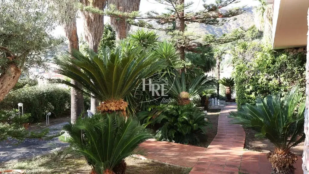 Jardin - Architectural Villa with Central Staircase in Amantea