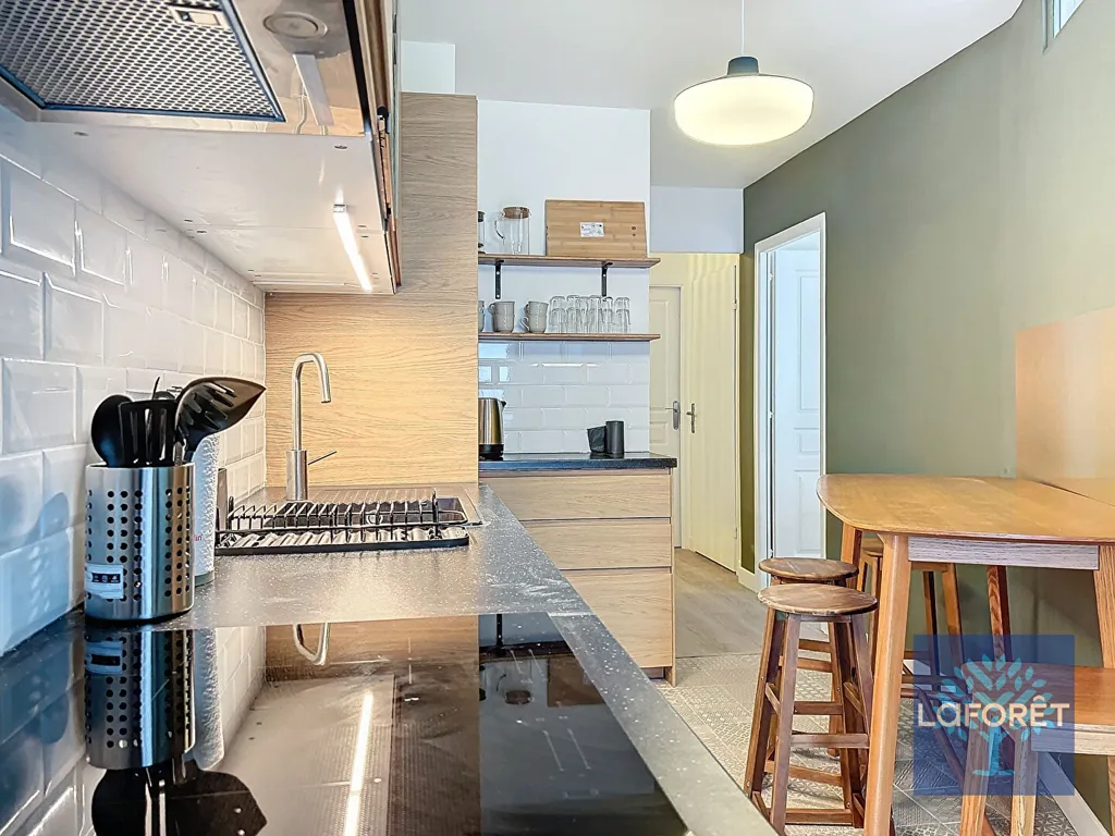 Köök - Modernised 3-Bed Flat with Balcony in Cergy