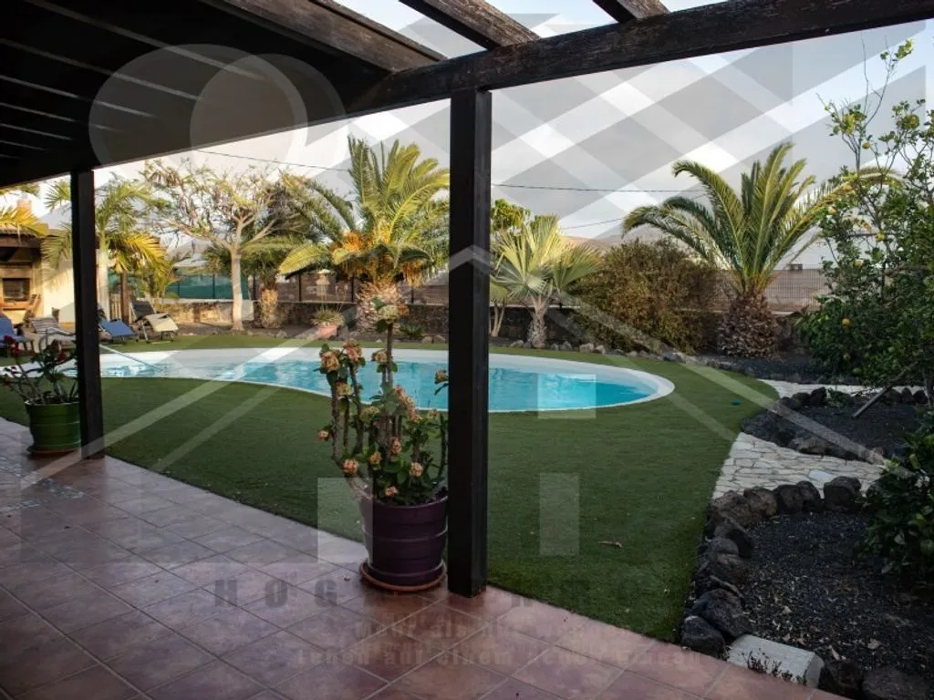 Bassein - Luxury Villa with Dual Pools in Lajares