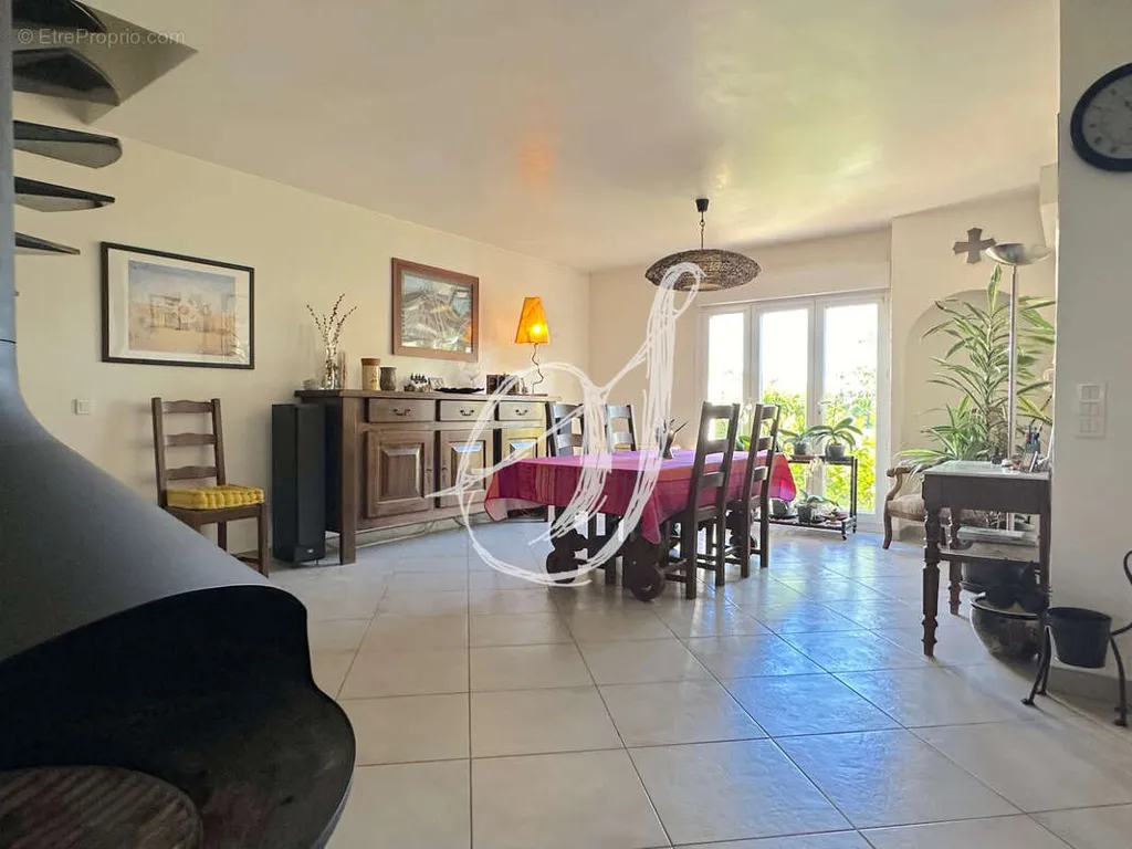 Salle à manger - Villa avec Piscine sur les Hauteurs de Montpellier