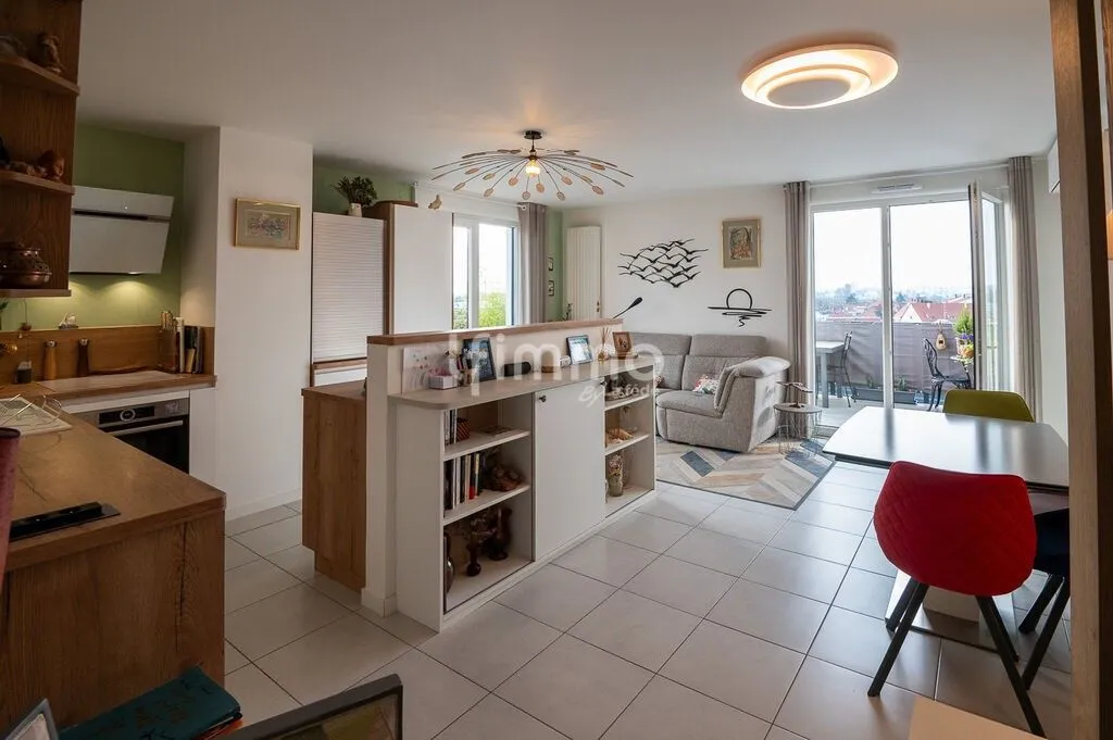 Kitchen - Attic Apartment with Large Terrace in Schiltigheim