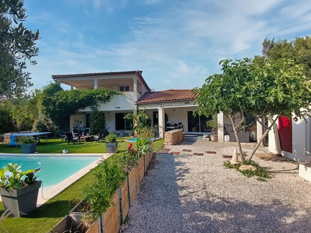 Piscine - Villa Contemporaine avec Piscine près de Cotignac