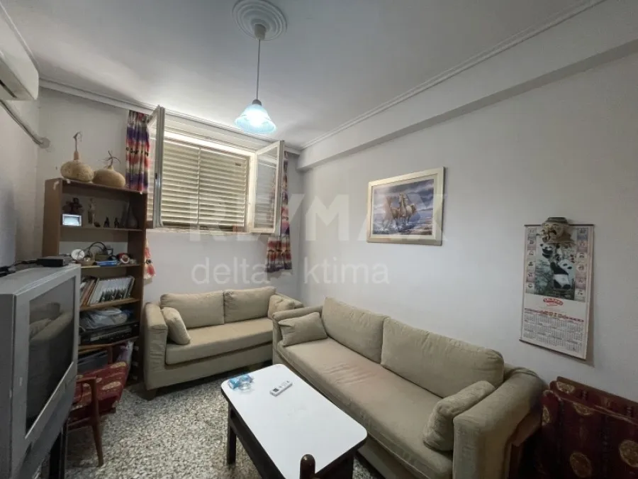 Soggiorno - Semi-Basement Apartment in Larissa Centre