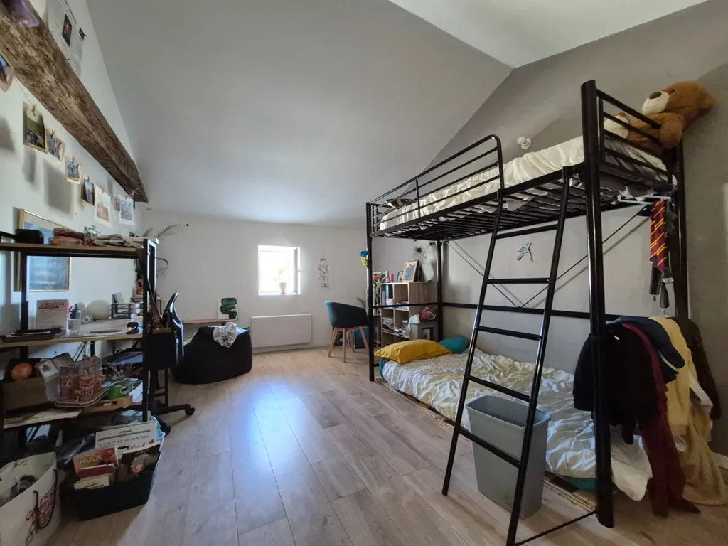 Chambres - Maison Rénovée avec Dépendances au Calme à Bords