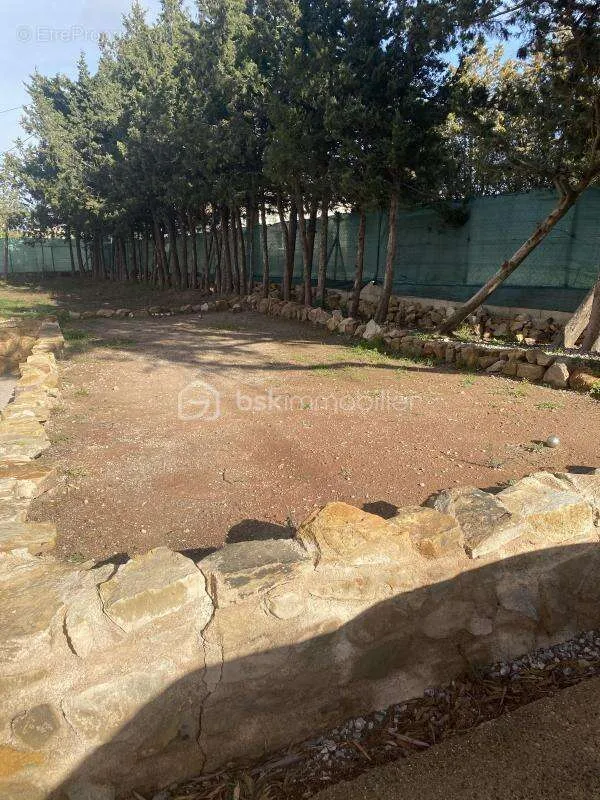 Aed - Mixed-Use Property with Pool in Monseret