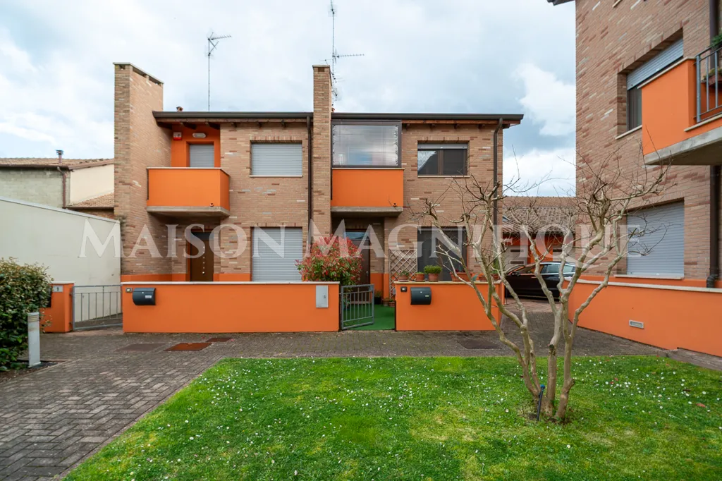 Exterior - Semi-detached House with Solar Panels in Argenta