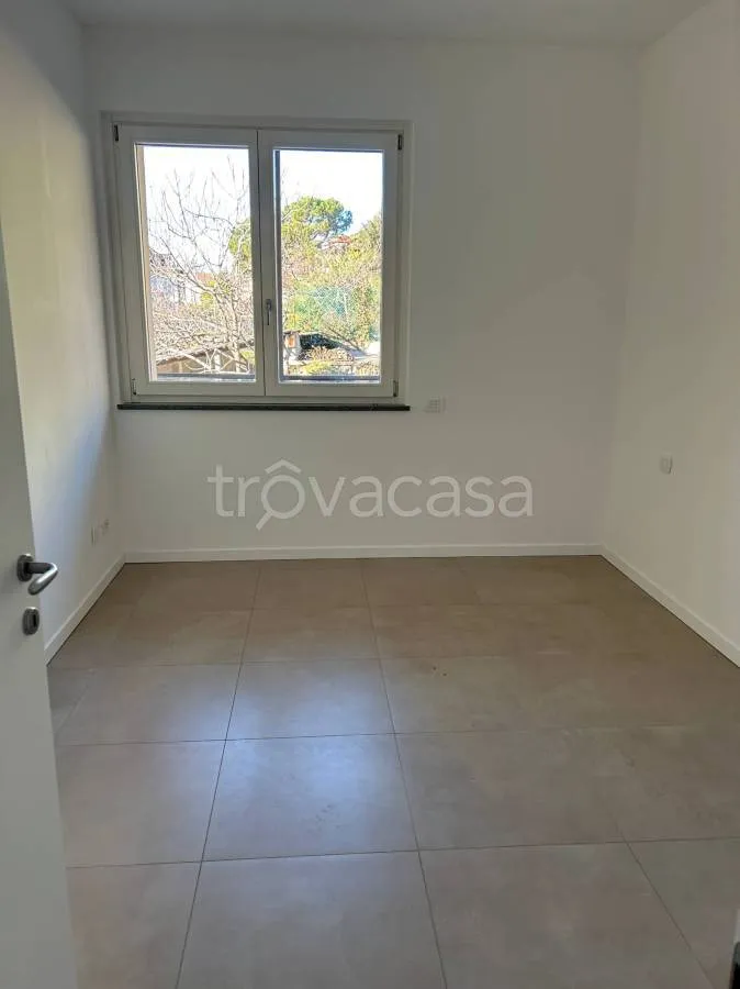 Rooms - Modernised Trilocale with Private Garden in Varese