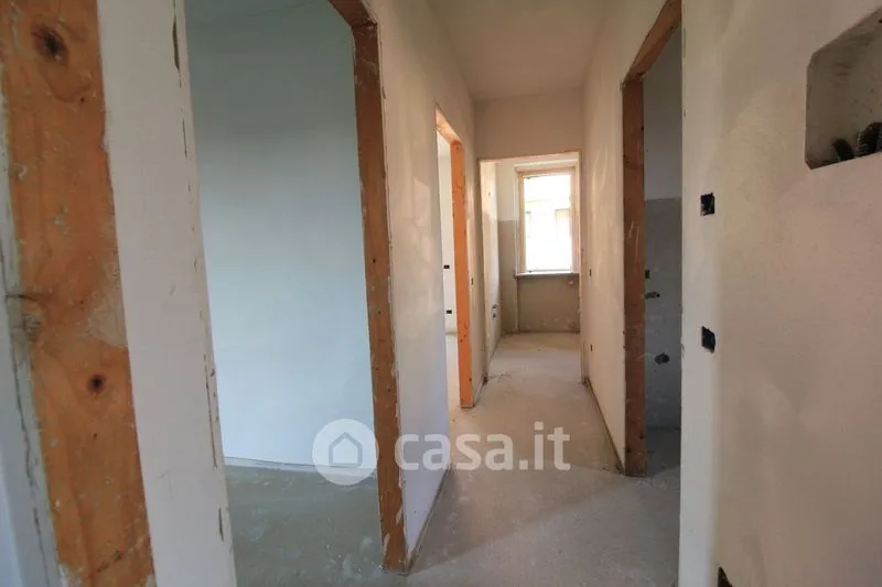 Entrée - Triplex with Triple Exposure in Borgonovo Val Tidone