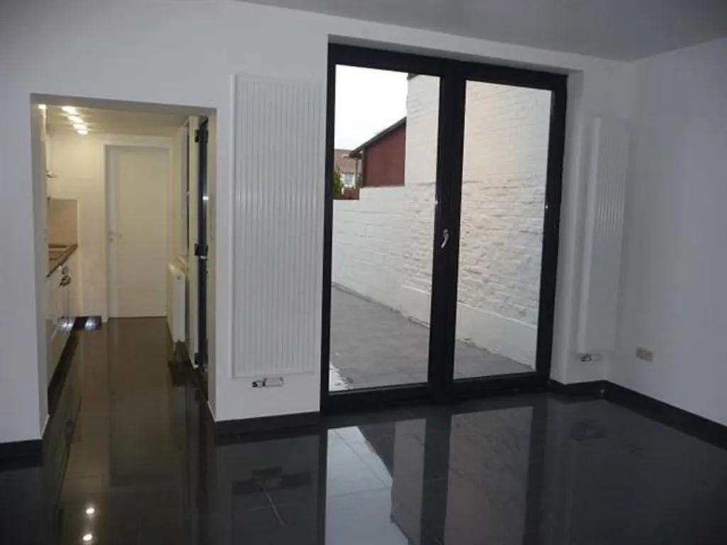 Esik - House with Terrace near Mons Centre