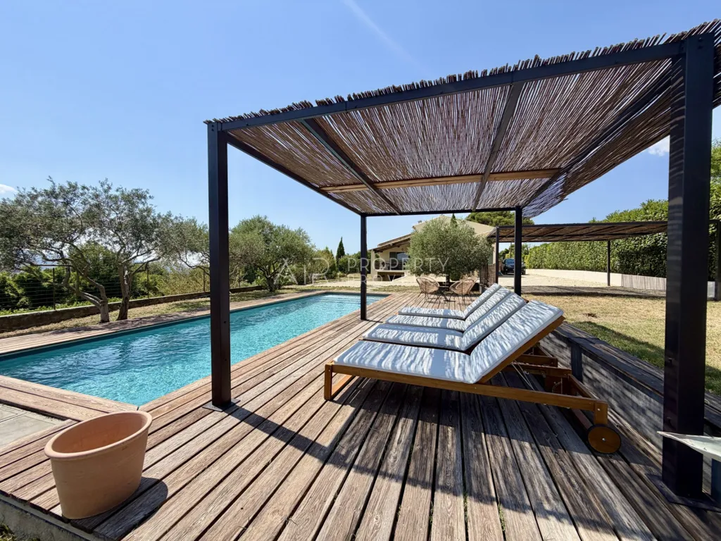 Piscine - Villa Rénovée avec Piscine à Cadenet