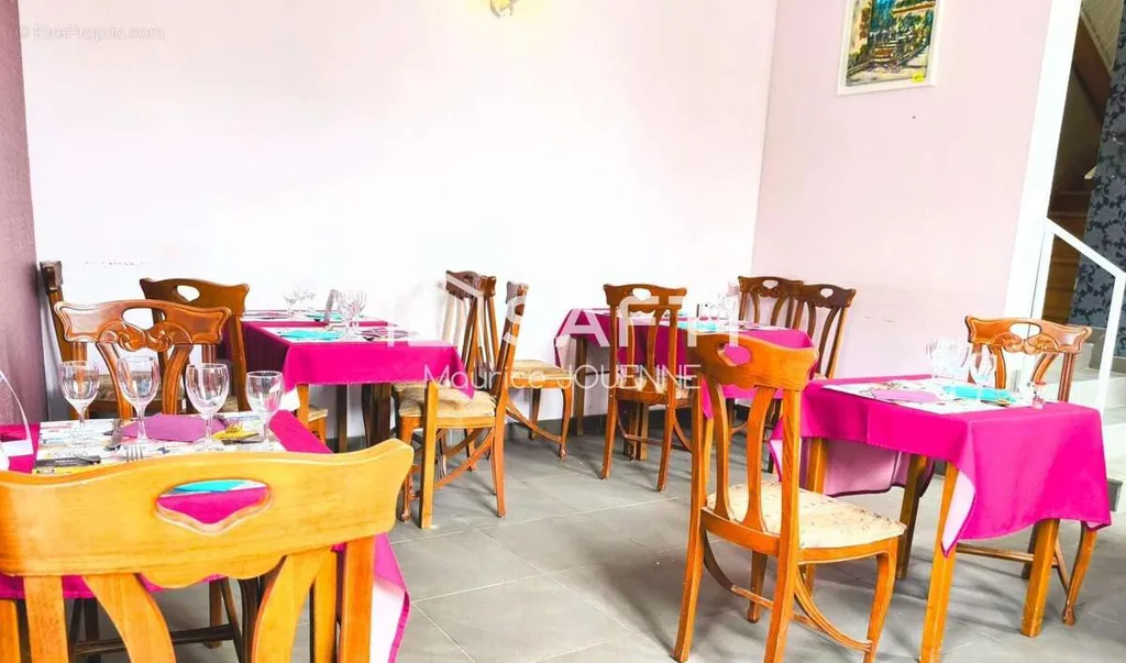 Salle à manger - Restaurant avec Terrasse à Domremy-La-Pucelle