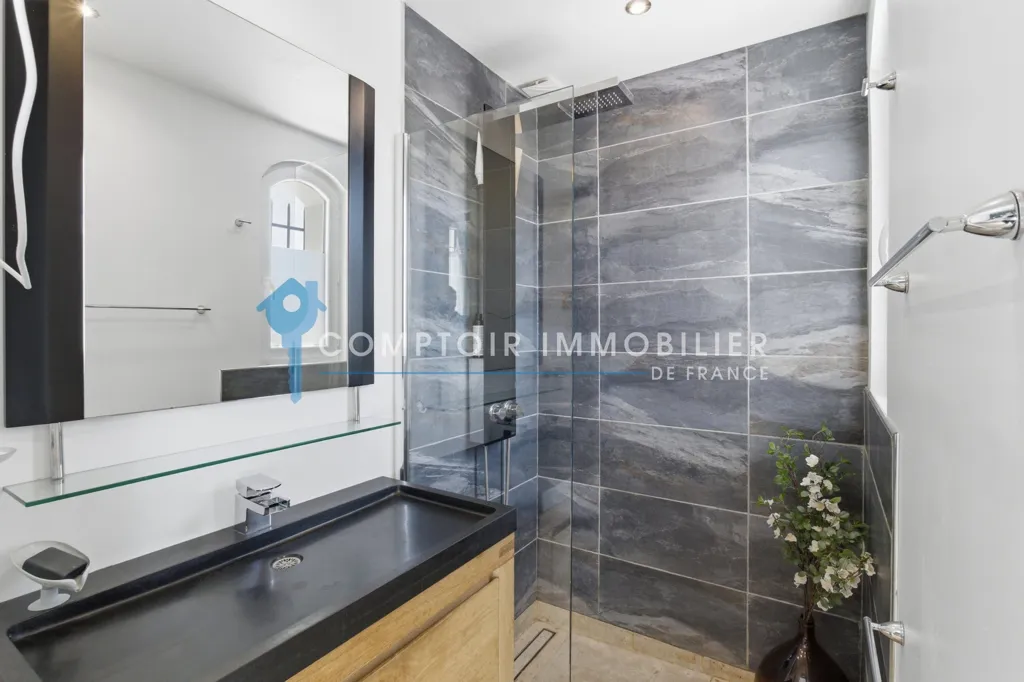 Salles de bain - Maison avec Vue Panoramique et Piscine à Meylan