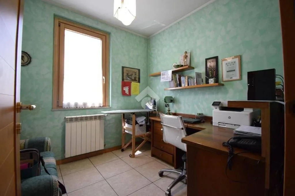 Office - Luxury Villa with Private Garden in Brugherio