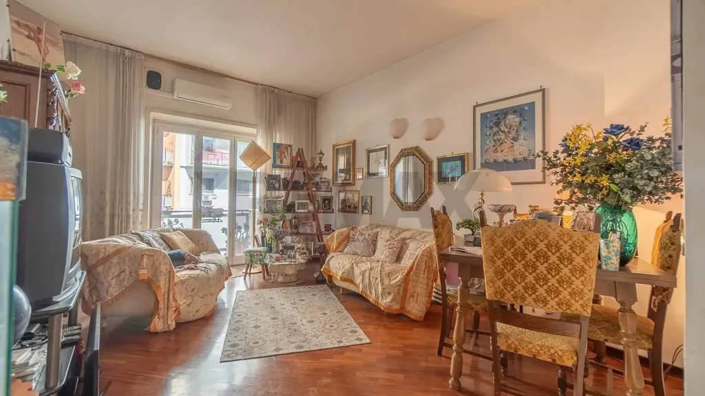 Séjour - Furnished Apartment with Balcony in Rome