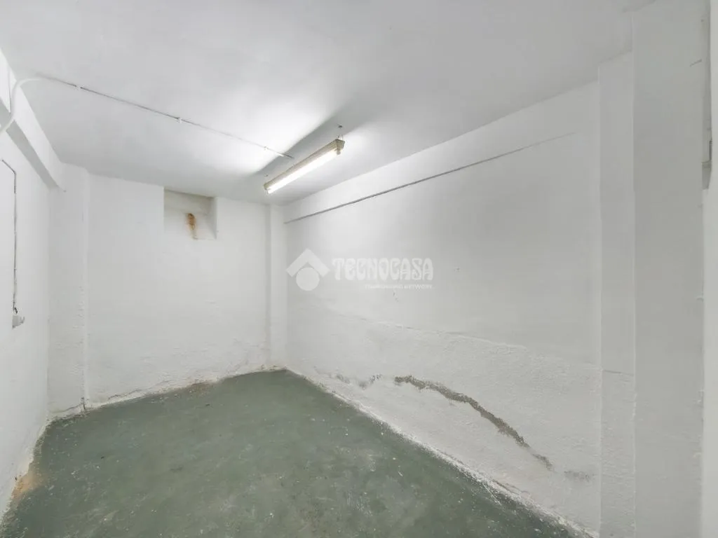 Garage - Commercial Unit with Two Floors in Madrid