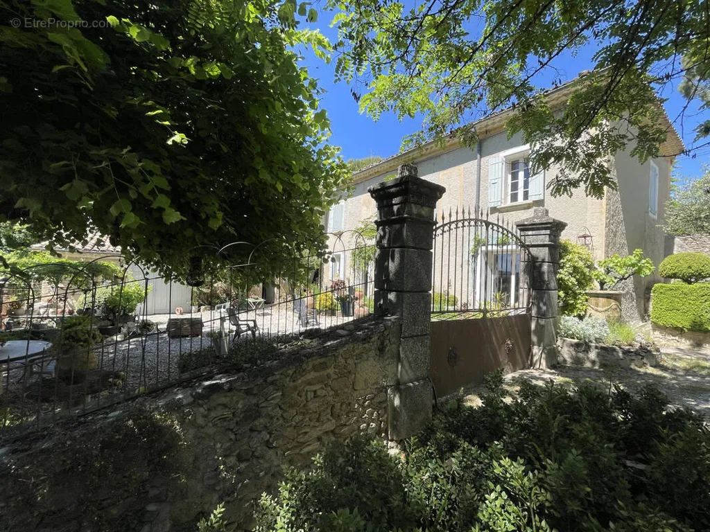 Välivaade - Historic Property with Pool and View near Vaison