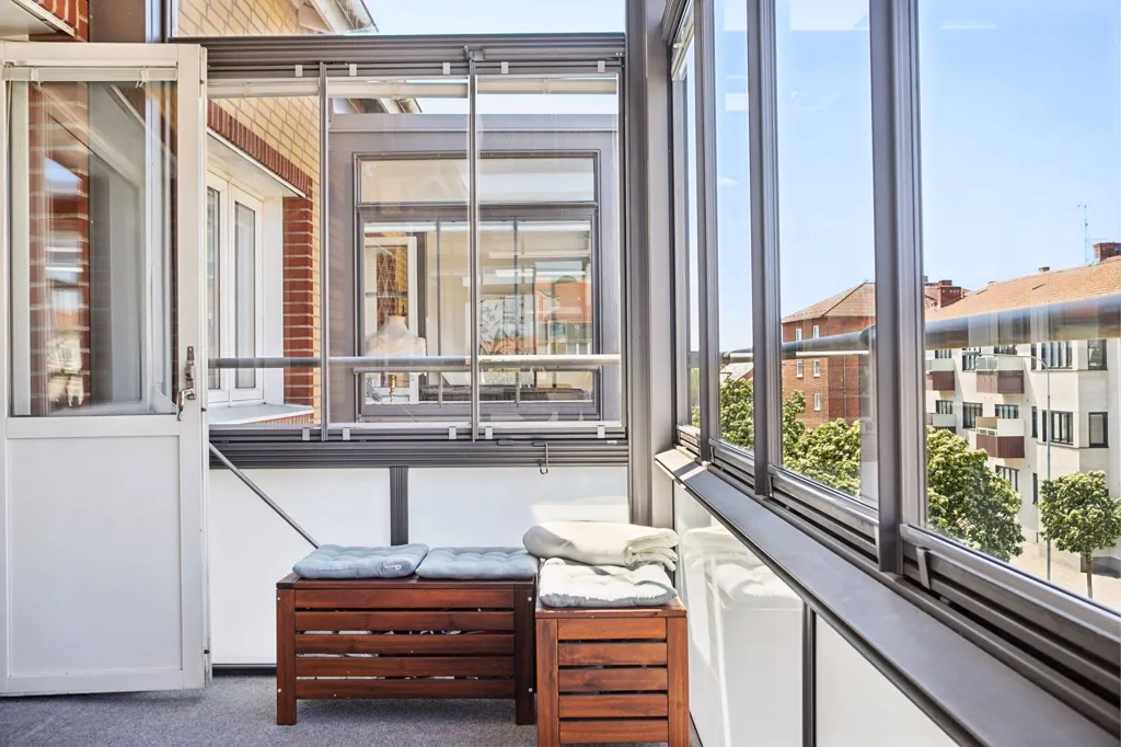 Balcon - Apartment with Open Fireplace and Large Balcony in Central Location