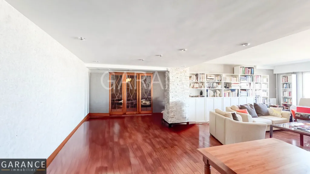 Living Room - 6-Piece Flat with Balcony in Alésia