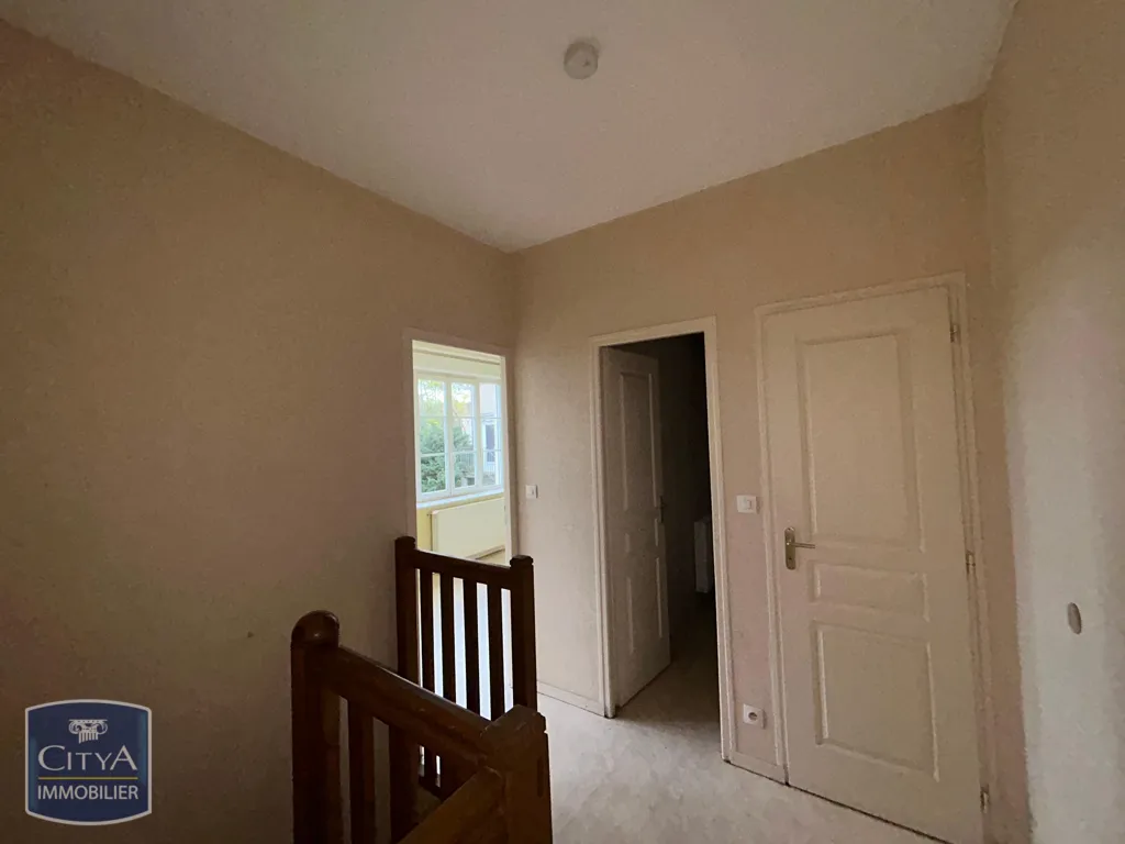 Hallway - Three-Bedroom Flat with Patio in Saint-Amand-Montrond