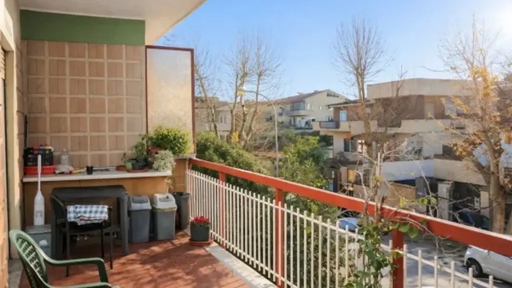 Rõdu - Modernised Apartment with Balcony in Ladispoli