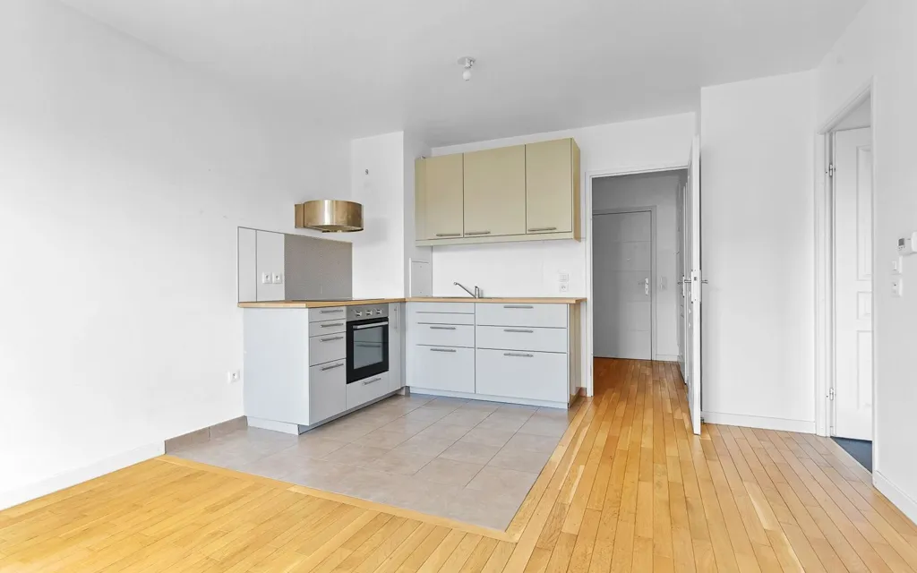 Cuisine - Appartement T2 avec Balcon au Calme à Yerres