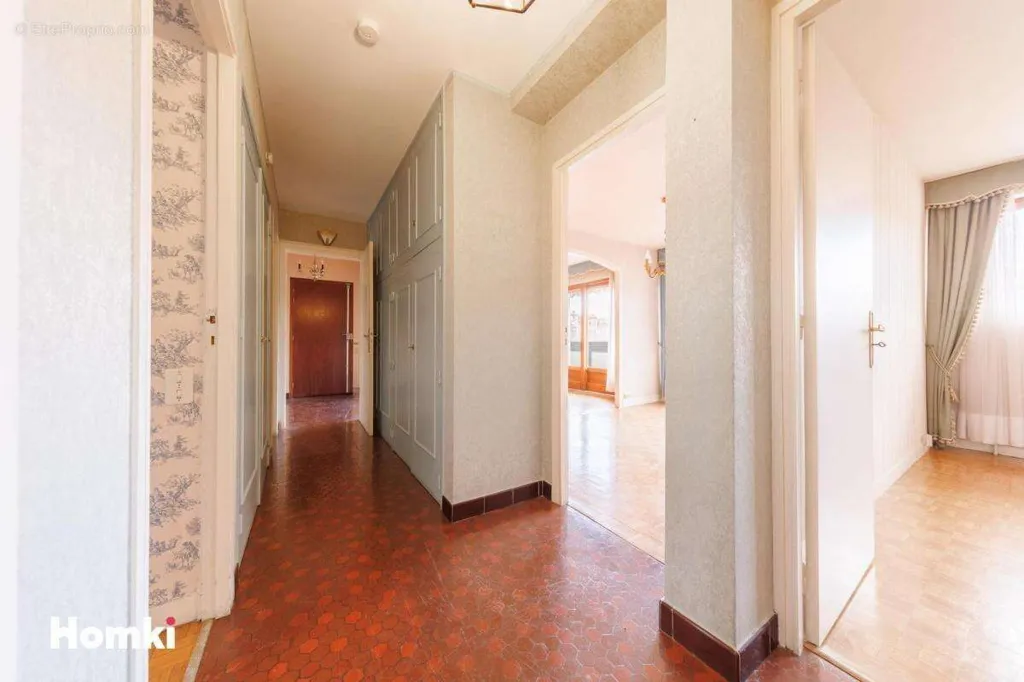 Esik - Bright 3-Bed Apartment with Balcony in Clermont-Ferrand