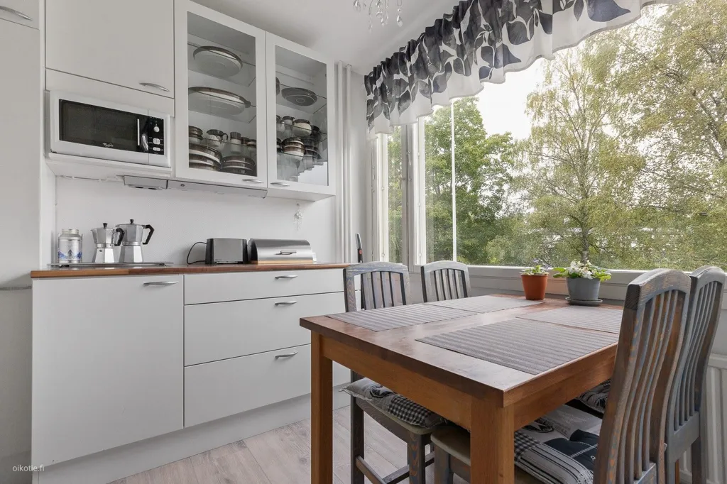 Söögituba - Apartment with Pool in Möysä, Lahti