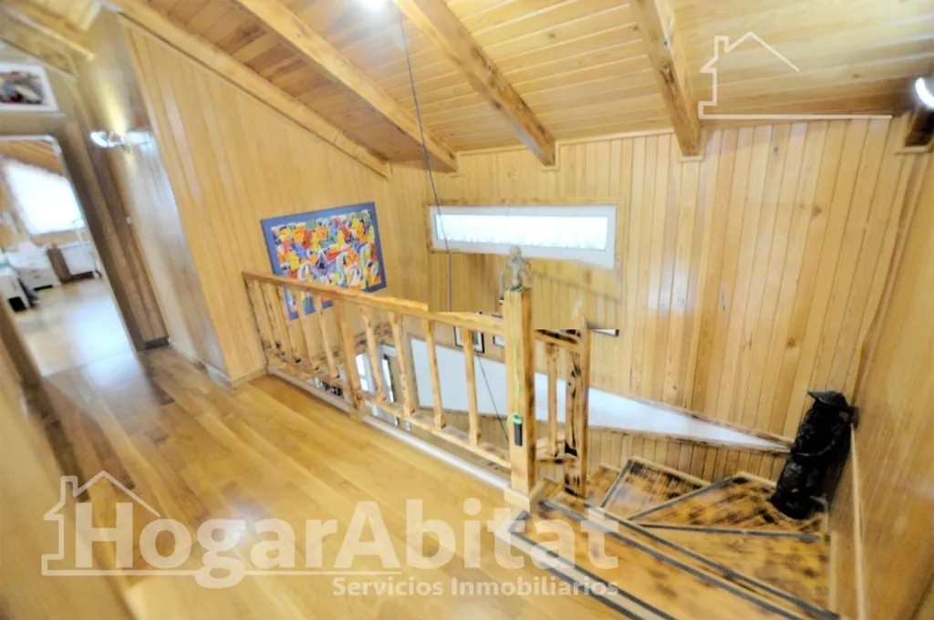 Pièces - Semi-New Chalet with Terrace in Monserrat