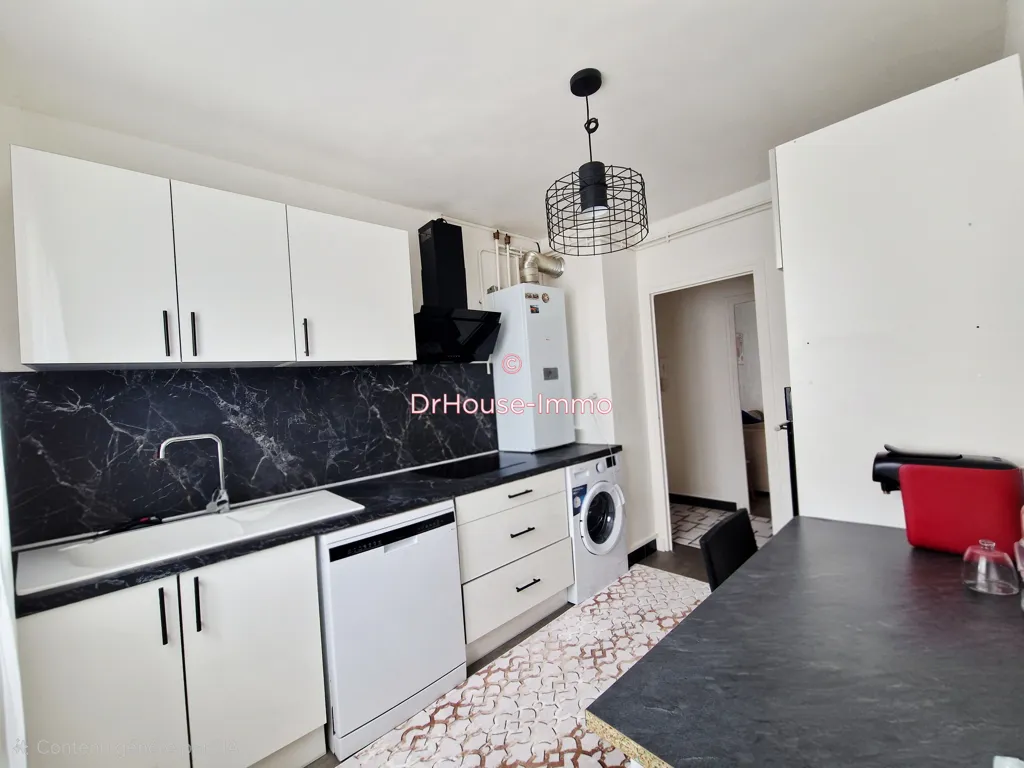 Köök - Renovated Flat with Balcony in Private Residence
