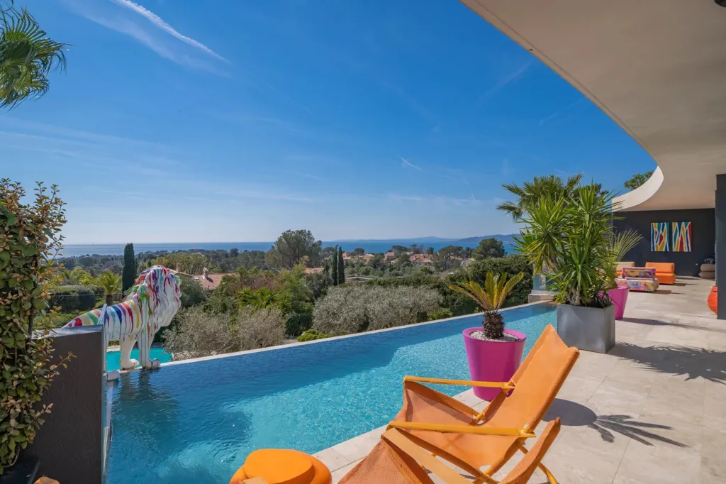 Piscine - Villa Contemporaine avec Vue Mer à Saint-Raphaël