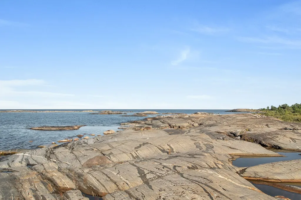 Jardin - Large Plot with Sea Access in Utanå