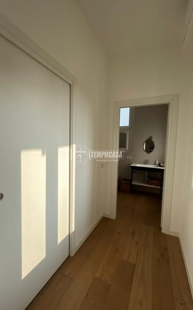 Esik - Modernised Flat with Balcony in Monza Centre