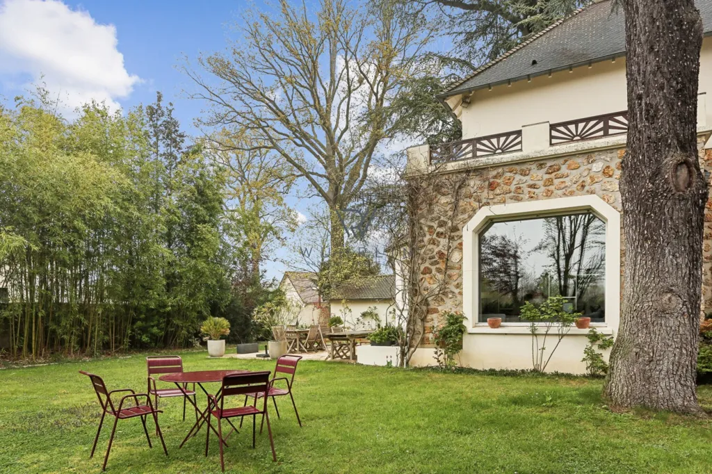 Aed - Charming 1930s House with Garden in Vaucresson
