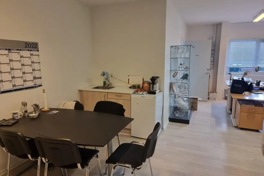Söögituba - Warehouse with Office Space in Central Location