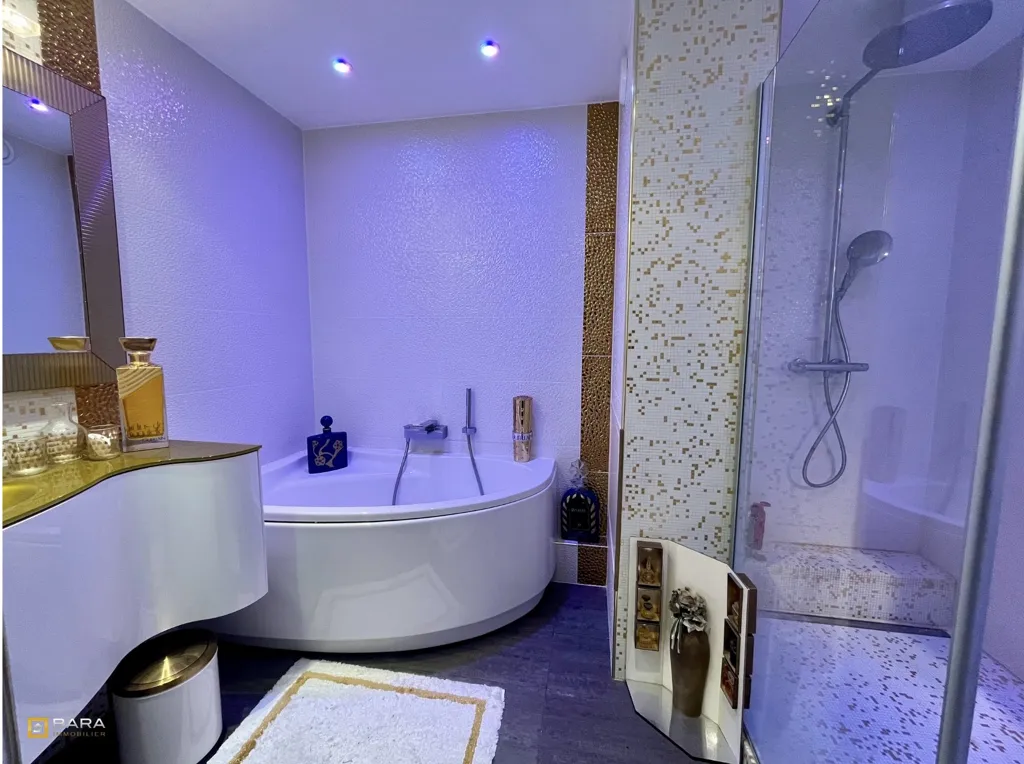 Badezimmer - Luxury Apartment with Cathedral View in Reims