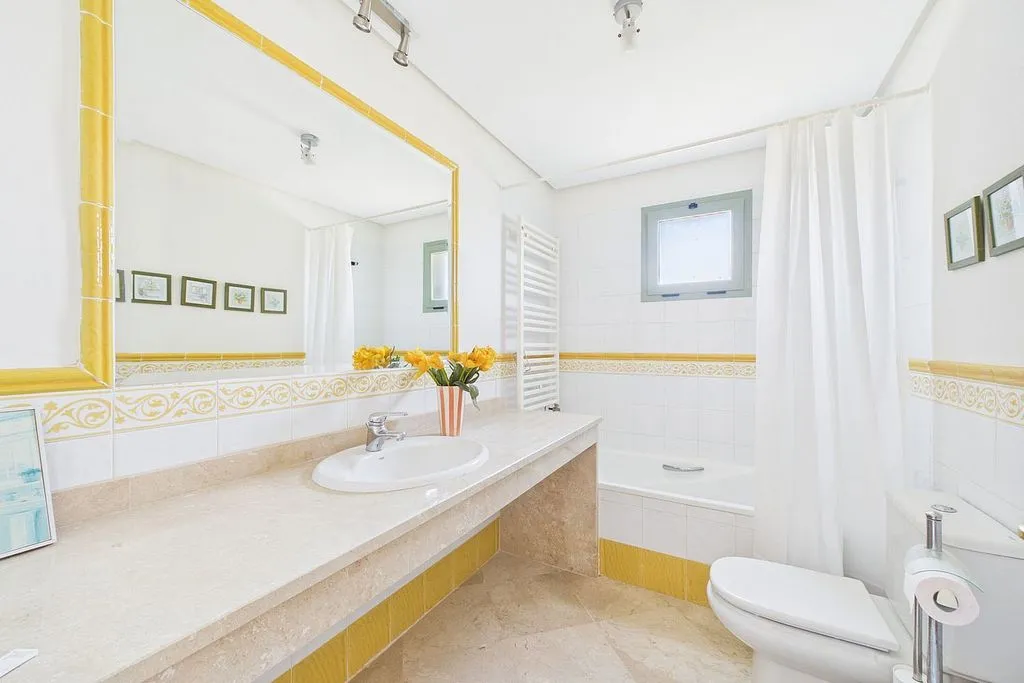 Salles de bain - Apartment with Pool and Terrace in La Alcaidesa