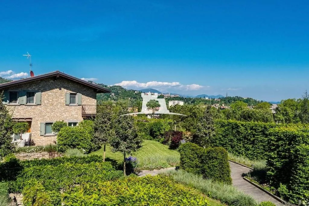 Aed - Luxury Villa with Pool in Parco dei Colli, Bergamo