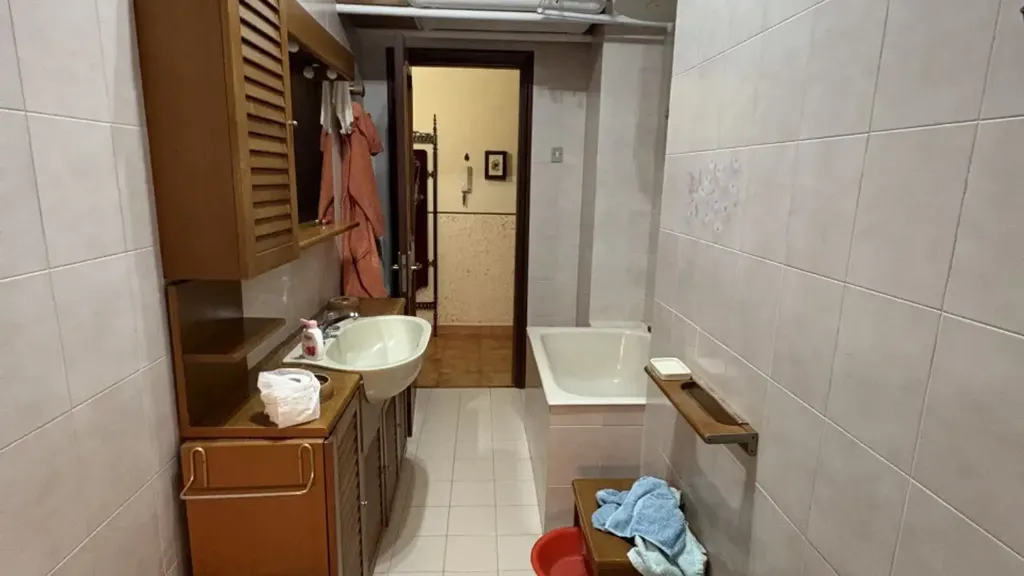 Bathrooms - Bright Trilocale with Sea View in Catanzaro