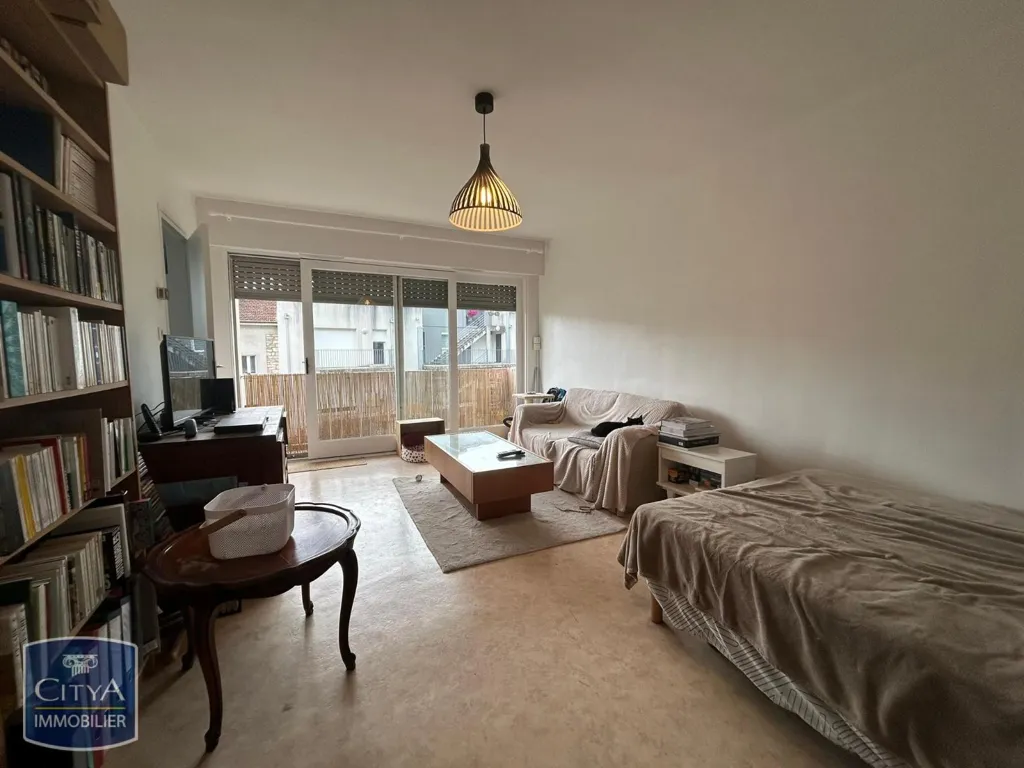 Magamistoad - 1-Bedroom Apartment with Balcony in Brive-la-Gaillarde