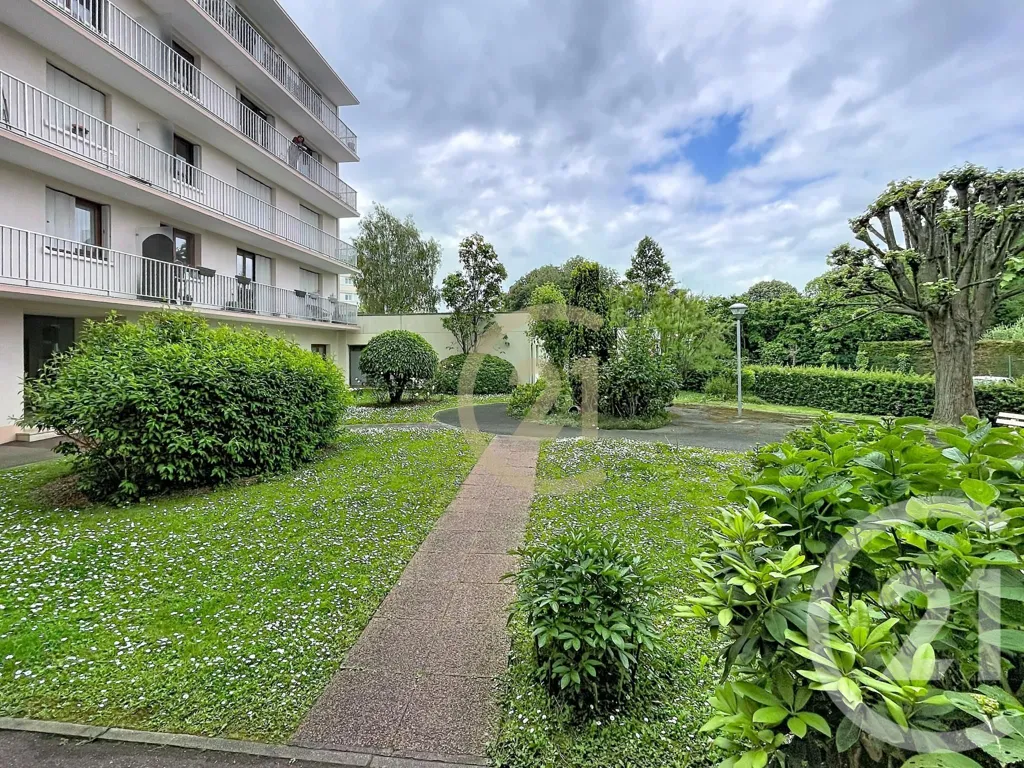 Aed - Studio with Parking in Fontenay-le-Fleury Centre