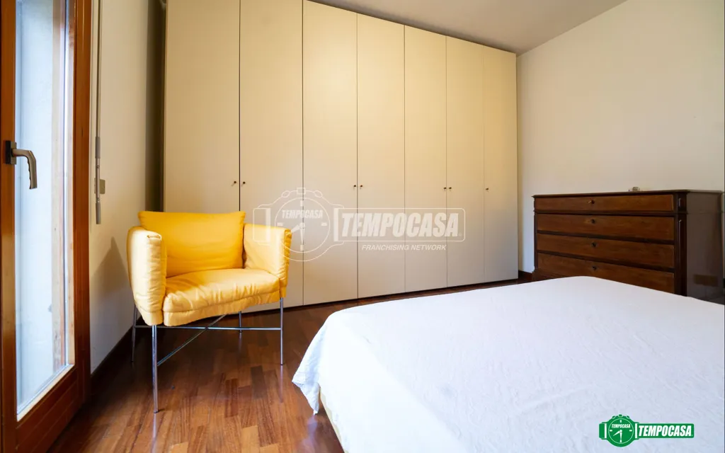 Chambres - Mansard Apartment with Balcony in Mariano Comense