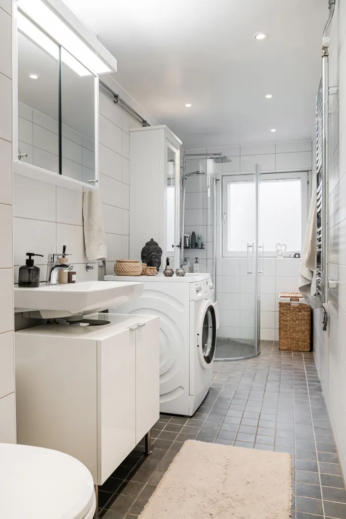 Salles de bain - Renovated Apartment with Balcony on Frontgatan
