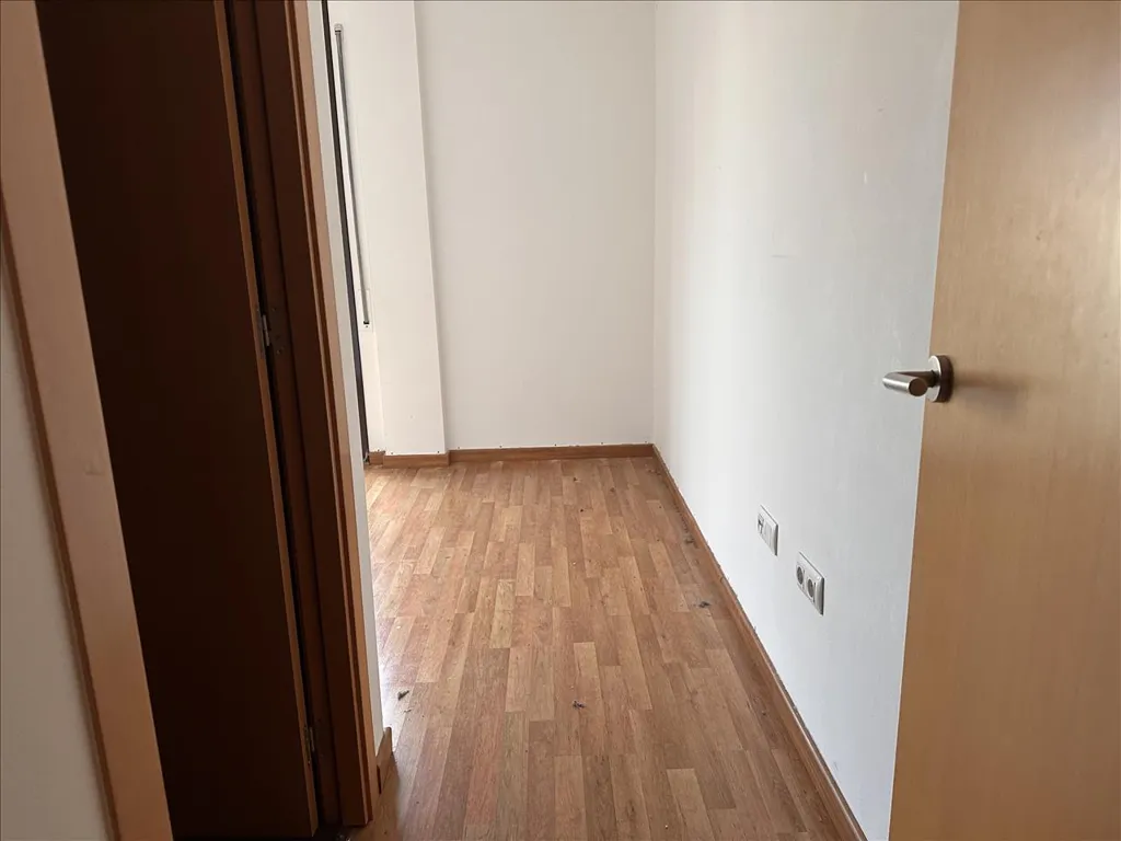Rooms - Residential Apartment with Terrace in Vilajuïga