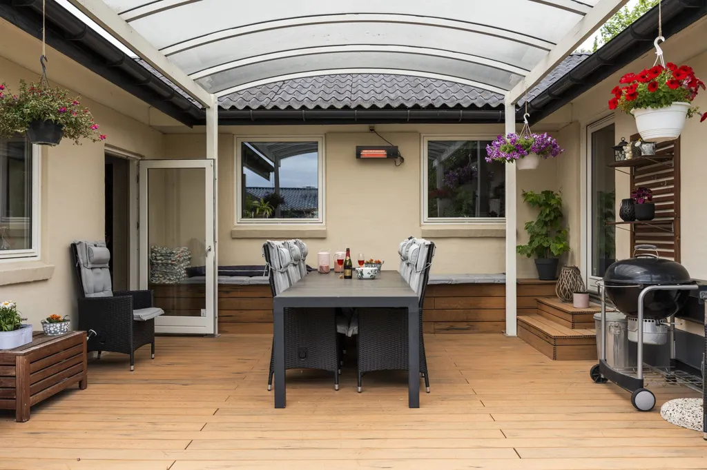 Terrasse - Fenced Villa with Garden in Stenløse