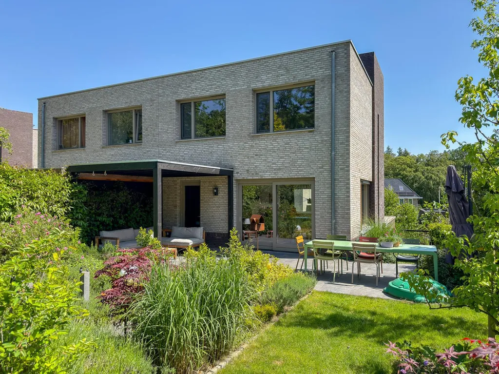 Esterno - Modern Half-Detached House with Forest View in Leersum