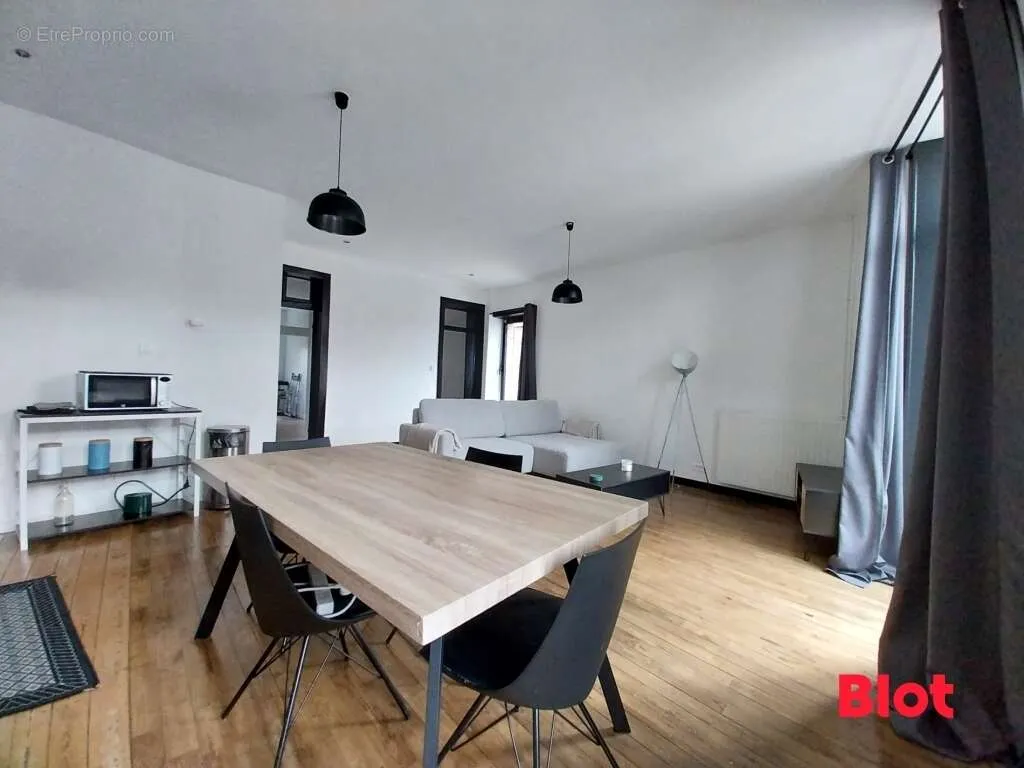 Dining Room - Renovated 2-Bedroom Apartment in Plerguer