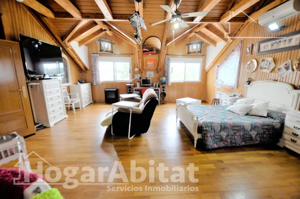 Chambres - Semi-New Chalet with Terrace in Monserrat
