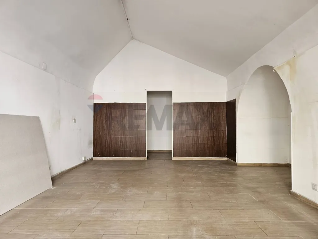 Pièces - Commercial Space with Street Frontage in Ragusa