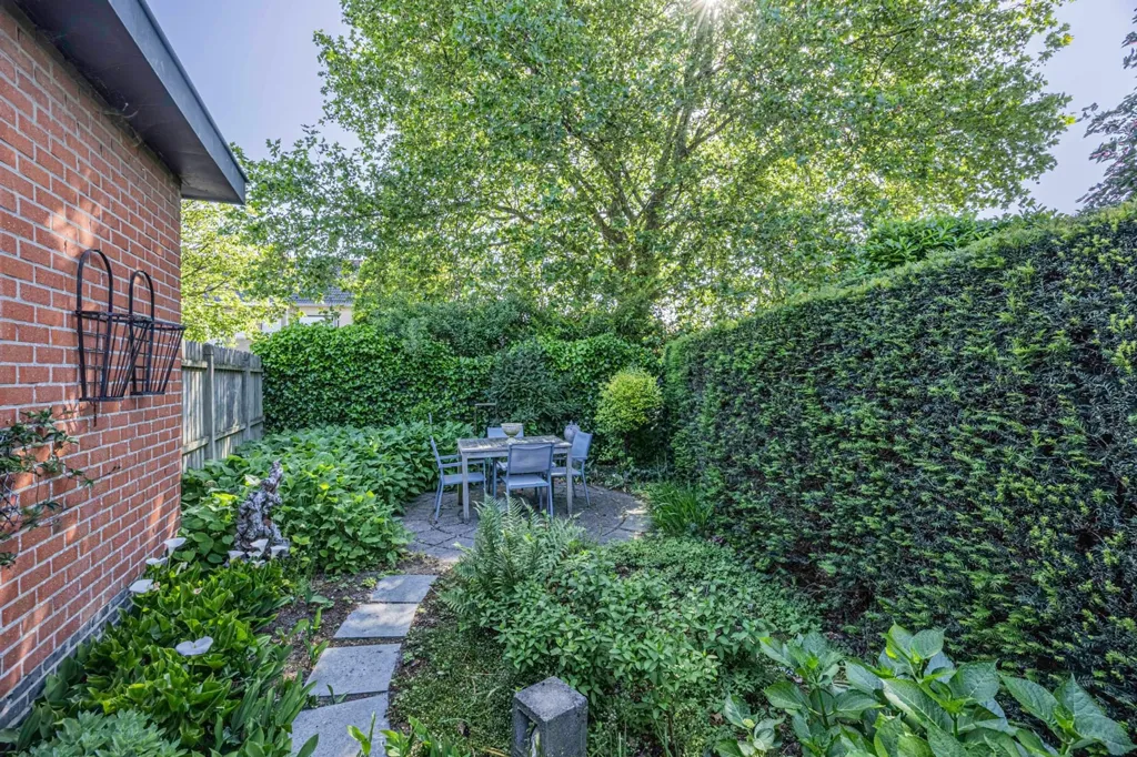 Aed - Half-Open House with Garden in Assebroek